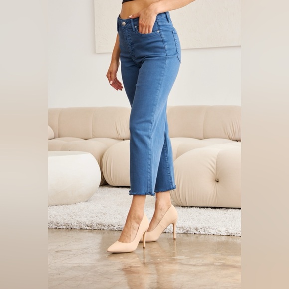 RFM Crop Chloe Tummy Control High Waist Raw Hem Jeans - Picture 4 of 16